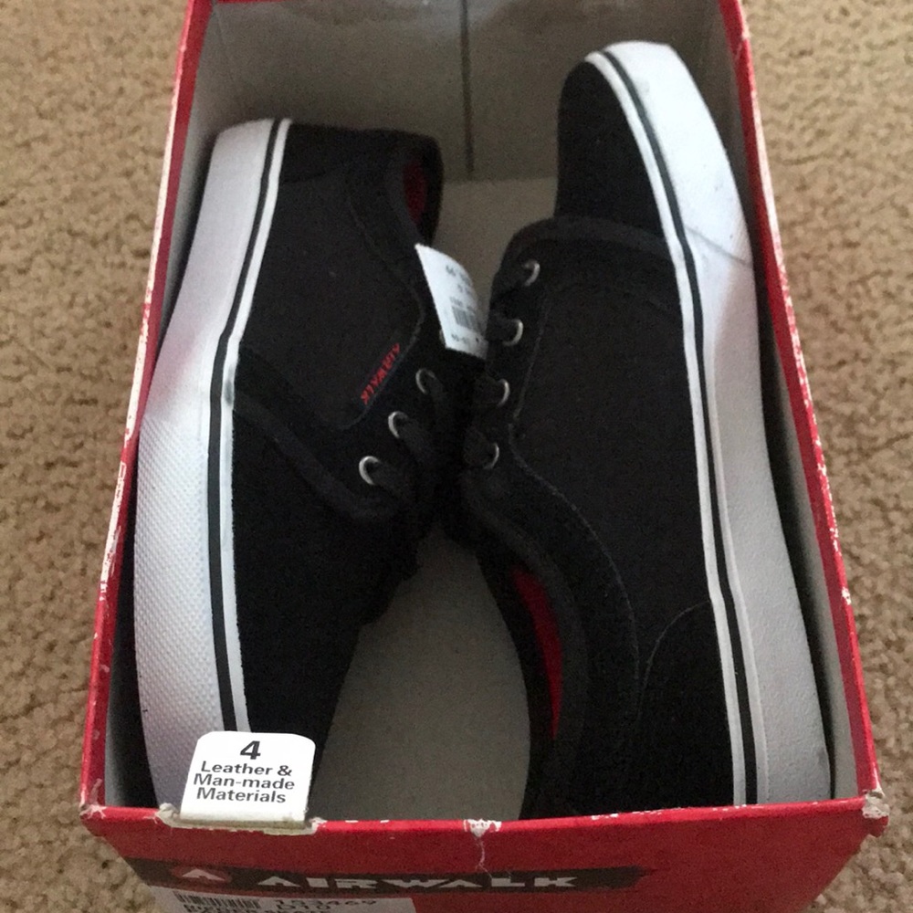 NIB Black Airwalk shoes